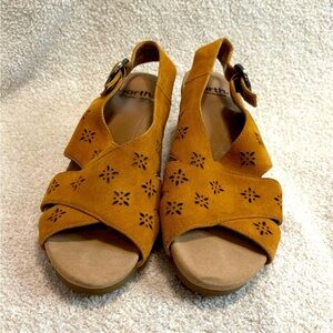 Earth Attalea Bahama Wedge size 7.5 Buckle Slingback Cork Heel New without box